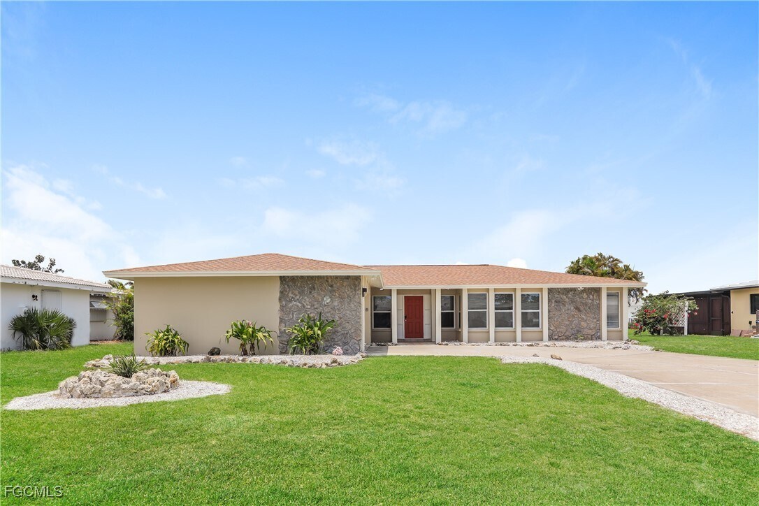 Foto principal - 64 Golfview Rd