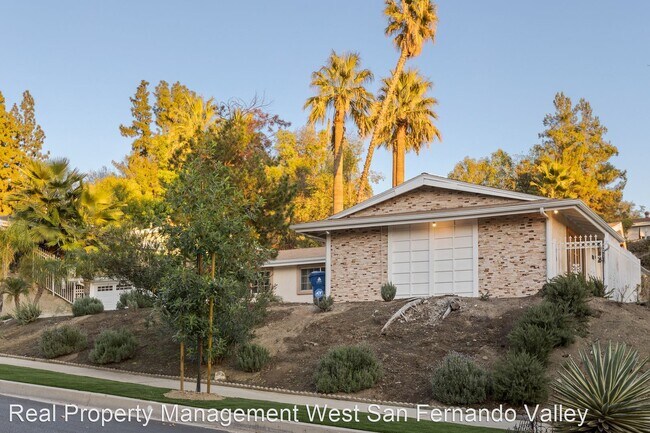 Building Photo - 3 br, 3 bath House - 5700 Kelvin Ave.