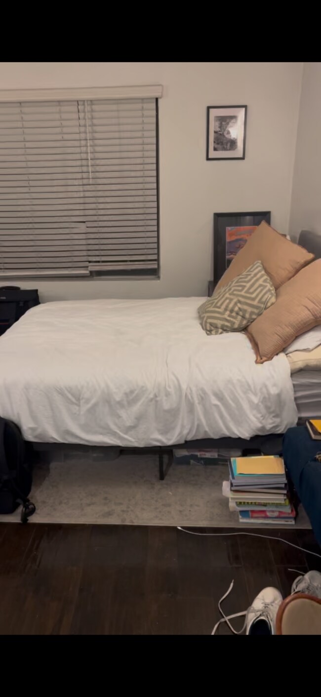 Foto del edificio - 2450 Purdue Ave