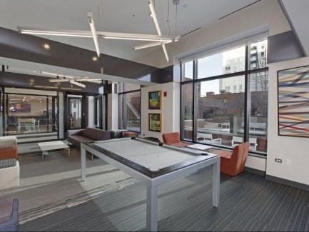 Building Photo - 324 E Illinois St