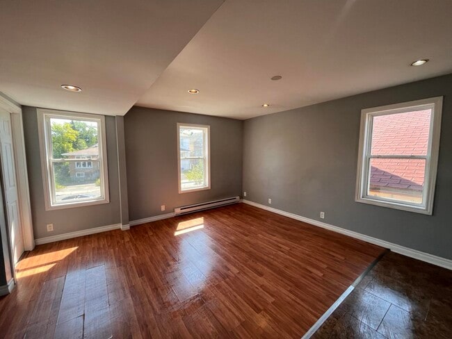 Photo du bâtiment - 1 Bedroom / 1 Bathroom Loft Unit Available Now – $1,649/month + Electricity!