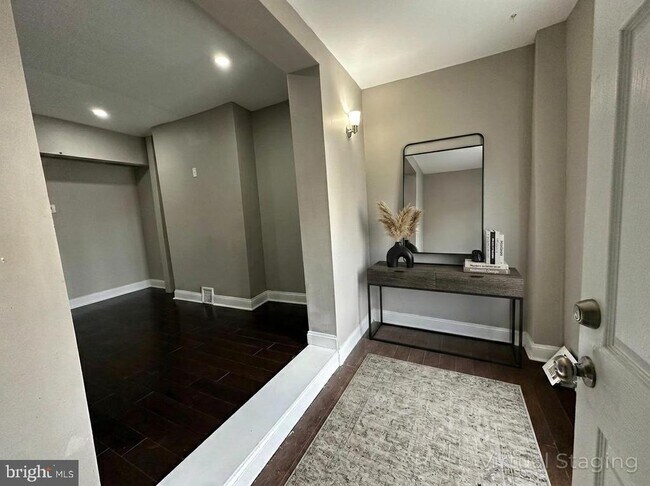 Foto del edificio - 6142 Larchwood Ave