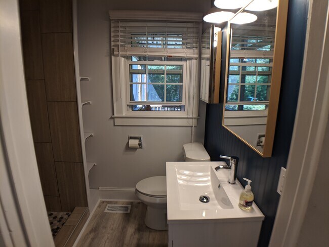 Foto del edificio - 417 W Gilbreath St