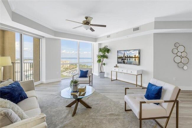 Foto del edificio - 300 Beach Dr NE