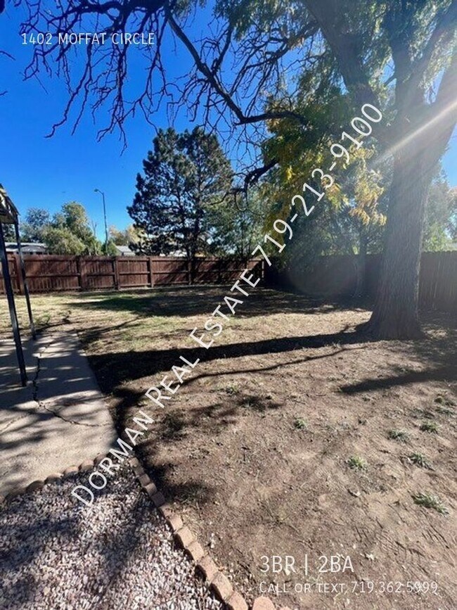 Building Photo - 1402 Moffat Cir