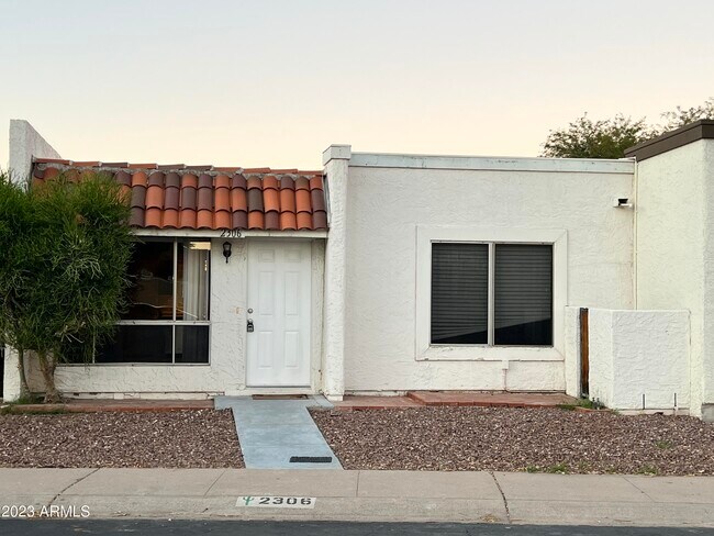 Foto del edificio - 2306 W Fremont Dr