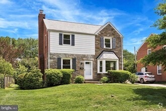 Building Photo - 609 Latham Dr