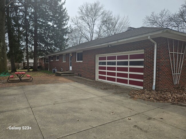 Foto del edificio - 3-bedroom 1-bath home. Tallmadge Ohio.