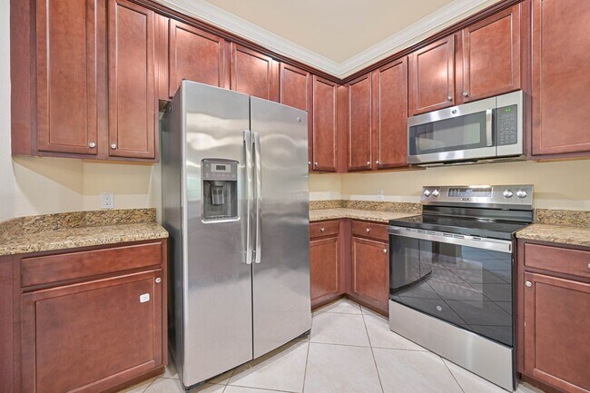 Building Photo - NOW AVAILABLE -  3 Bed Townhouse in Marbel...