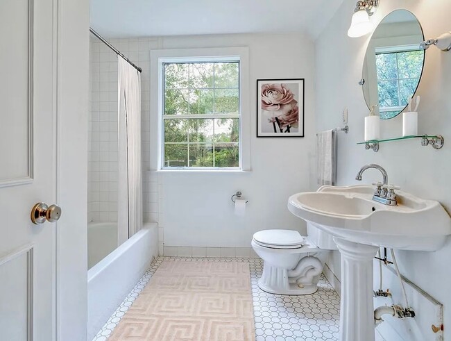 Building Photo - 503 S 7th St