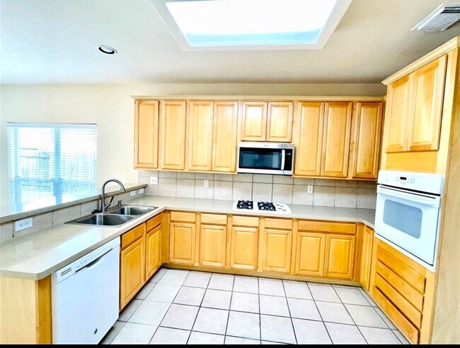 Foto del edificio - 2518 Brittany Lakes Dr