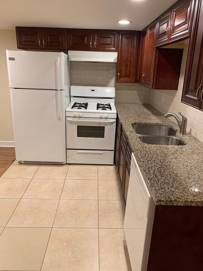 Foto del edificio - 4950 N Christiana Ave