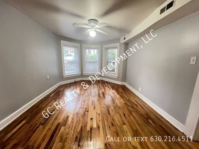 Building Photo - 3327 N Claremont Ave