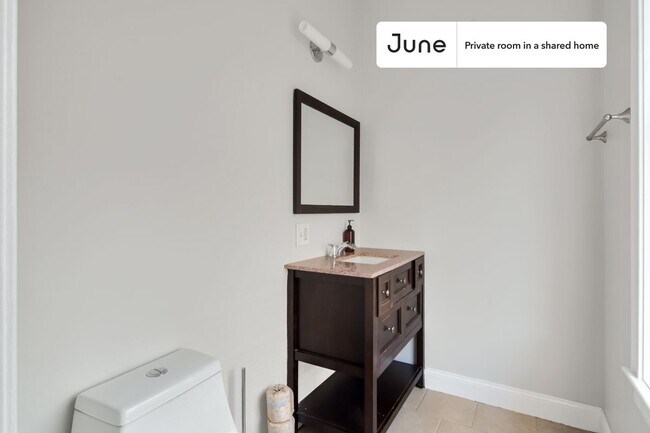 Building Photo - Room in Shared 5 bed/2.5 bath home in Roxbury