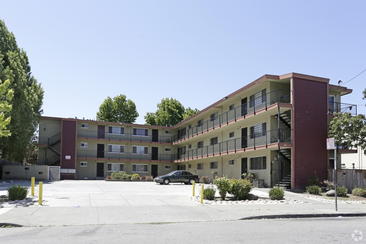 Common Macarthur Apartments Oakland, CA