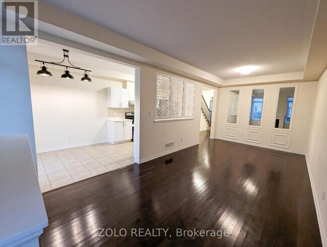 Building Photo - 113 Lochnaw Private