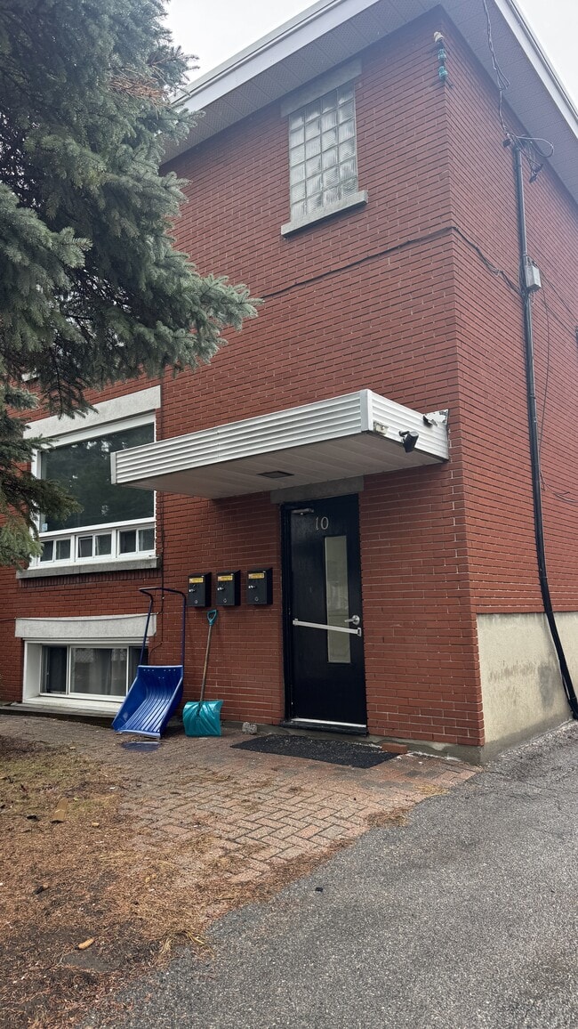 Building Photo - 10 W Presland Rd