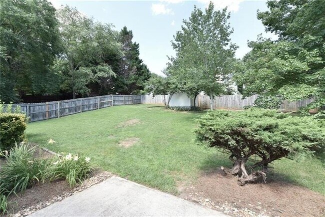 Building Photo - 3005 Landington Way NW