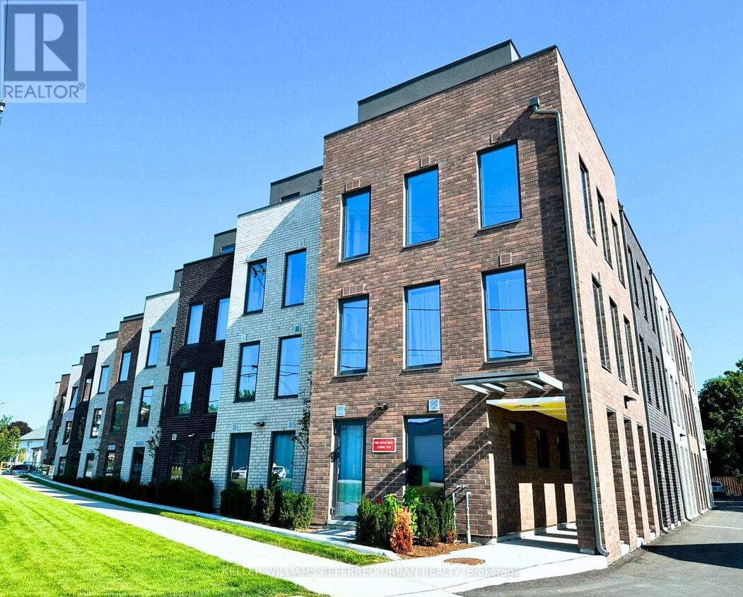 Primary Photo - 325-325 University Ave W
