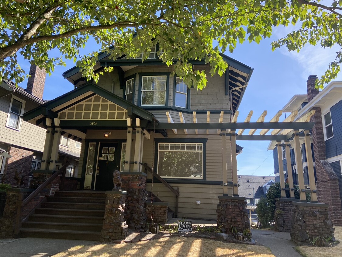 Primary Photo - 5212 18th Ave NE