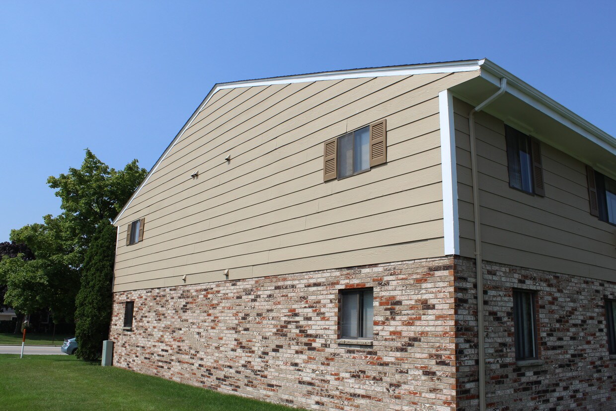 761 S River Rd, West Bend, WI 53095 Apartments West Bend, WI