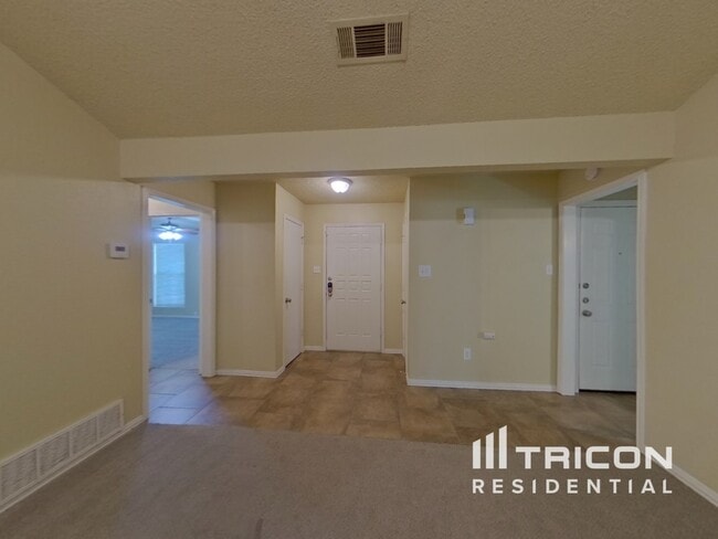Building Photo - 6625 Fair Oaks Dr