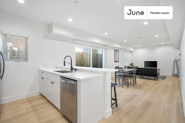 Foto del edificio - 1321 N June St