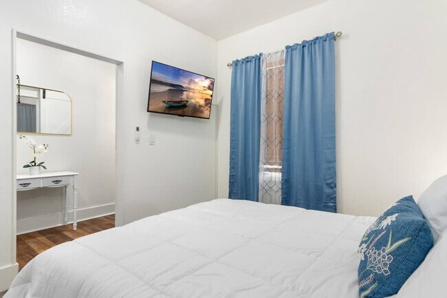 Foto del edificio - 728 Johnson Ave