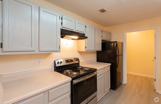 2BR, 2BA -1100 SF - Chase Park