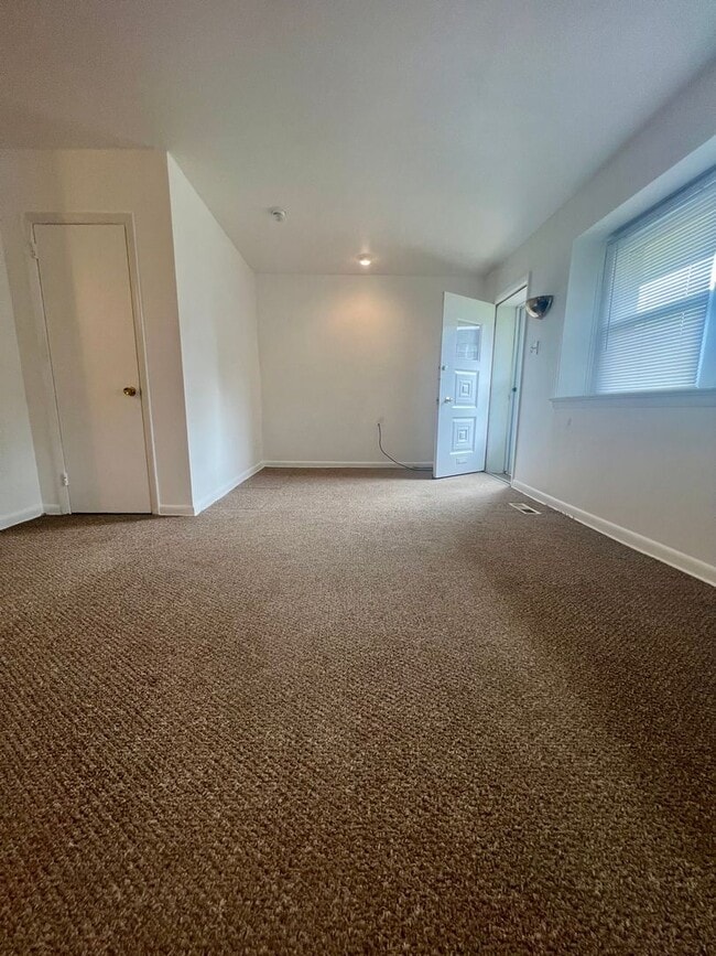 Building Photo - Stunning 2-Bedroom Apartment in Rhawnhurst! Available NOW!