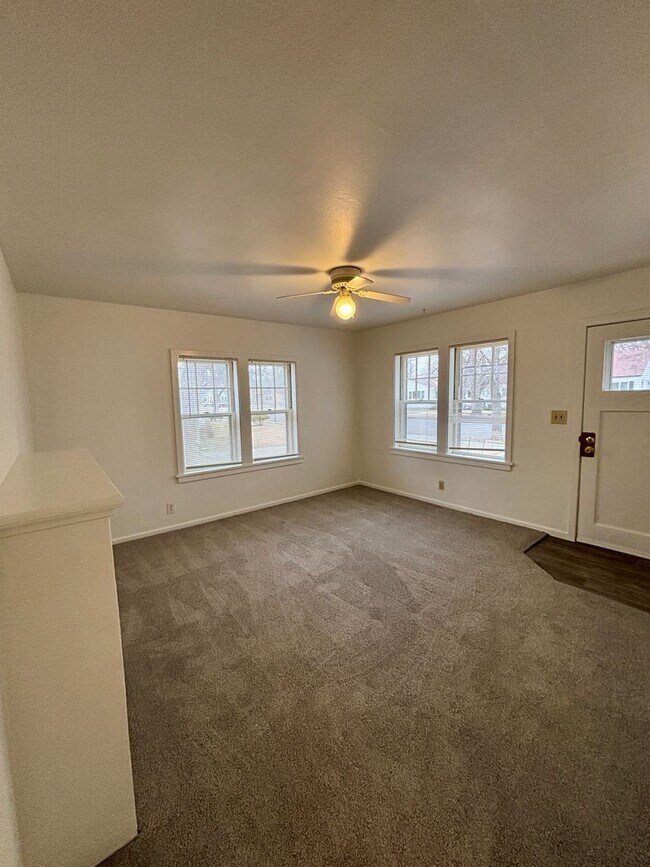 Foto del edificio - 828 1/2-615 1/2 Miles Ave