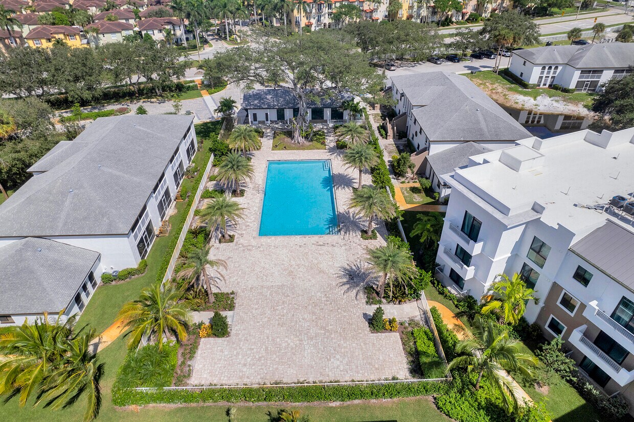 Foto principal - 250 W Hidden Valley Blvd