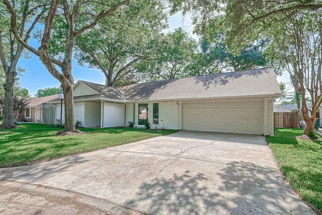 Building Photo - 1719 Shadow Bend Dr