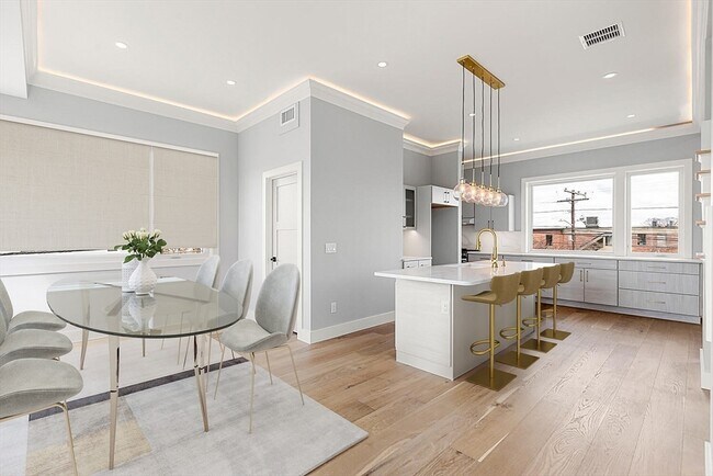 Building Photo - 308 Newton St