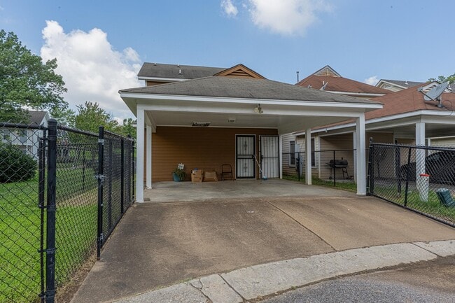 Building Photo - 920 Millers Bend Dr