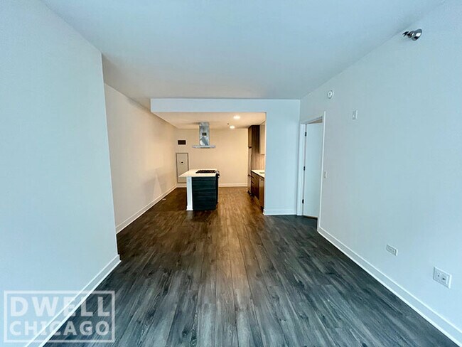 Foto del edificio - 215 W Hubbard St