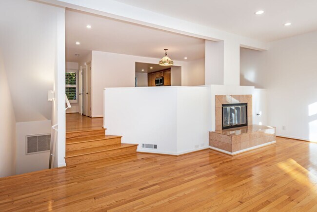 Foto del edificio - Spacious 3BD/2.5BA Mesa Townhome! (Walking...