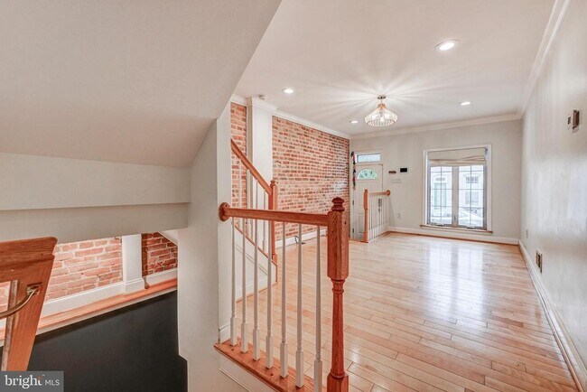 Building Photo - 145 N Streeper St