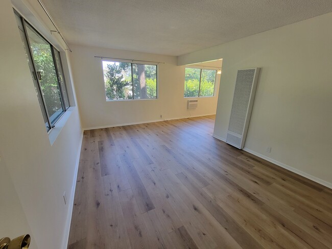 Foto del edificio - 13530 Leadwell St