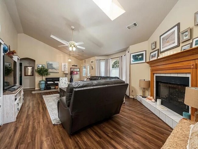 Building Photo - 136 Forest View Cir