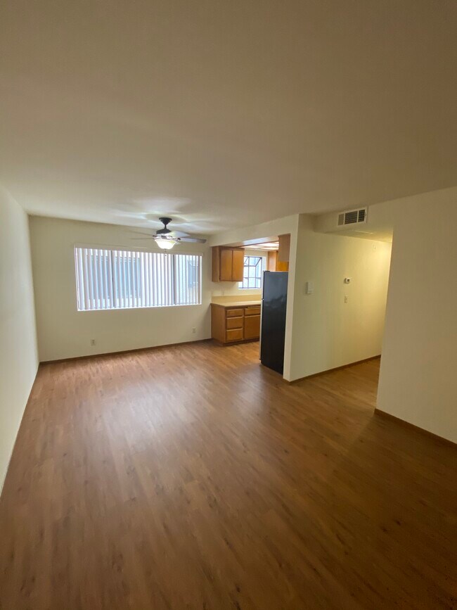 Foto del edificio - 10732 Lawler St