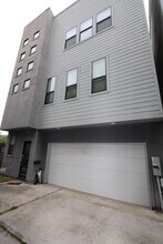 Building Photo - 2103 Hadley St