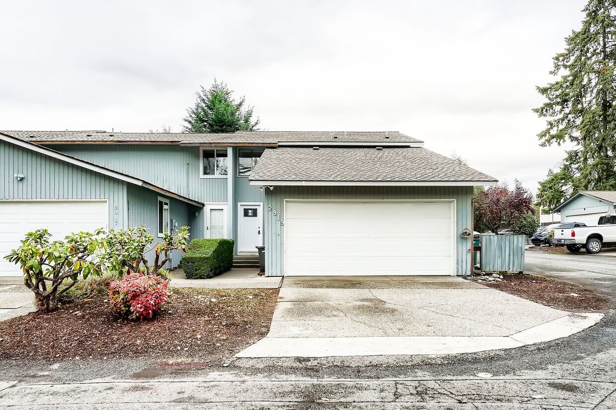 Primary Photo - Available September 1st >> Fully Remodeled...
