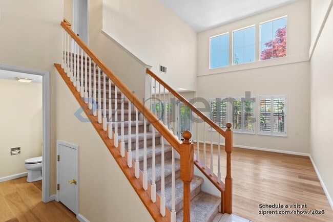 Building Photo - 439 Sandhurst Dr