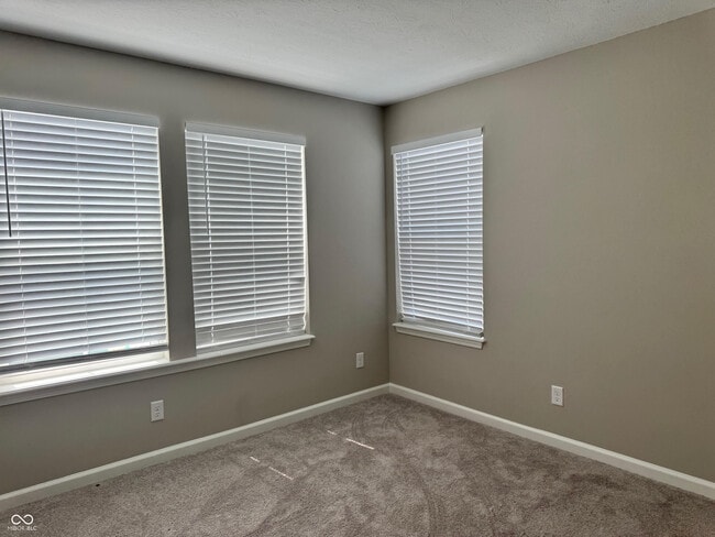 Building Photo - 8758 Howlett Ln