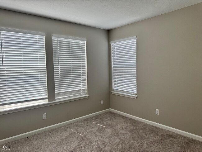 Foto del edificio - 8758 Howlett Ln