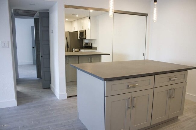 Foto del edificio - 6480 N 82nd St