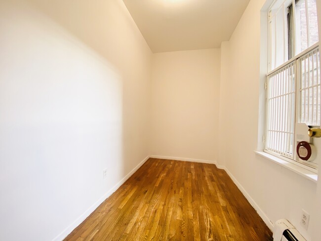 Foto del edificio - 429 E 12th St