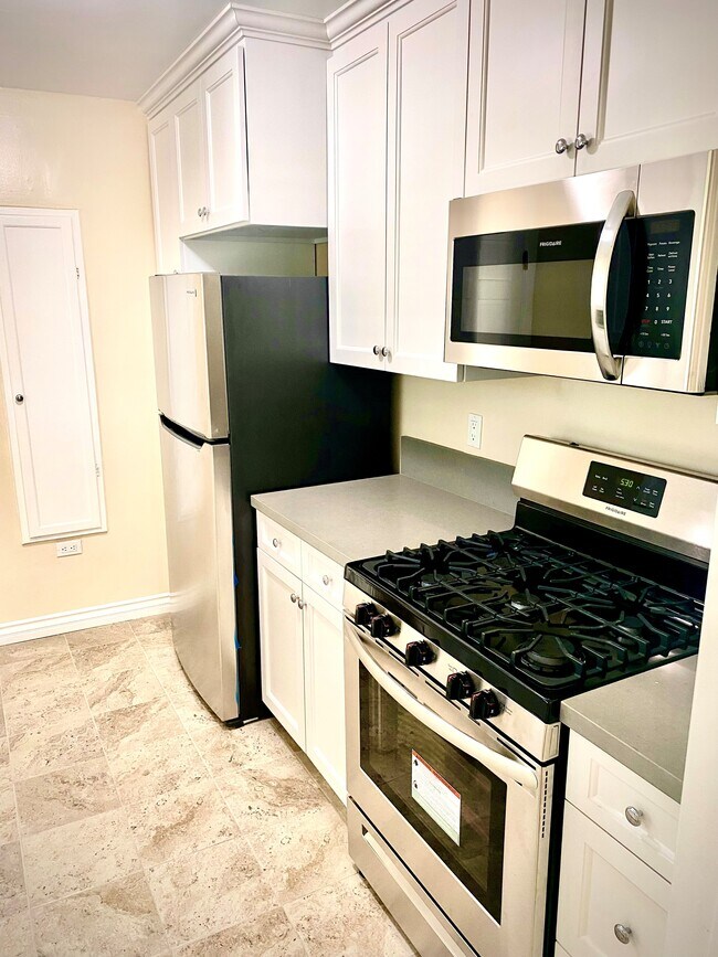 Kitchen - 178 Cedar Crest Ave
