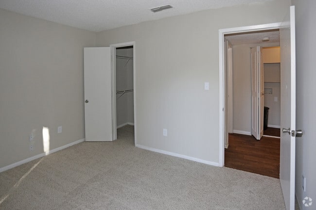 Interior Photo - Crossing at Holcomb Bridge